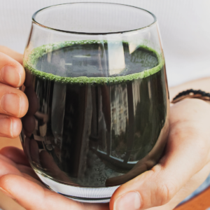 INSIDEOUT - la spiruline est-elle vraiament utile article verre carré