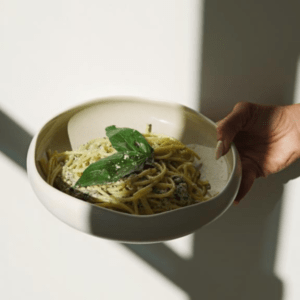 Pâtes sans gluten au pesto de chanvre vegan pour booster l'immunité