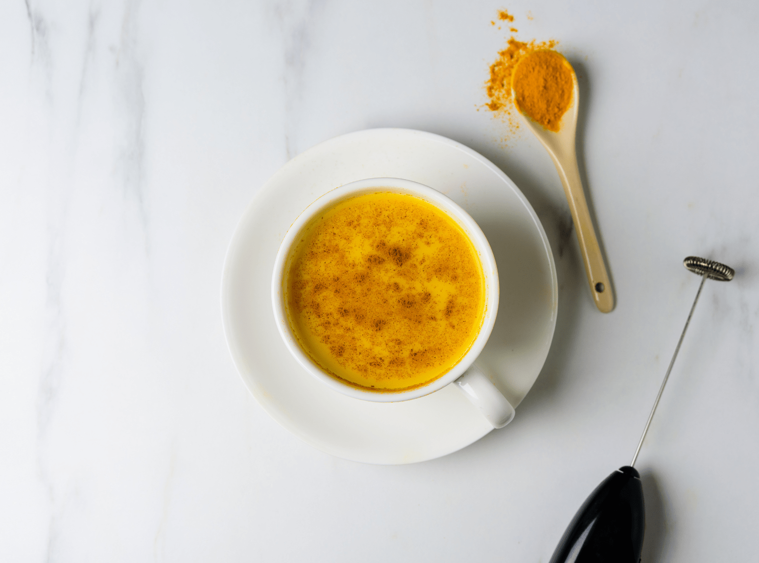 Latte au curcuma pour booster l'immunité